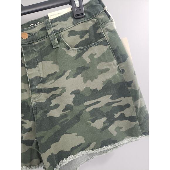 NEW SIZE 6 -‎ UNIVERSAL THREAD HIGH RISE MIDI RAW HEM CAMO SHORTS GREEN CUT OFF - Picture 2 of 4